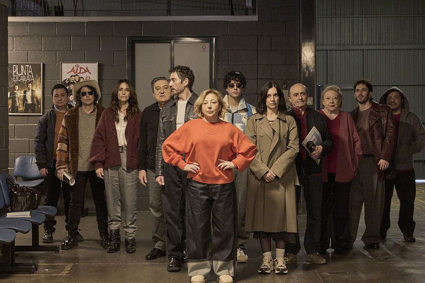Pepe Viyuela, Secun de la Rosa, Canco Rodríguez, Carmen Machi, David Castillo [IV], Paco León, Marisol Ayuso, Eduardo Casanova, Miren Ibarguren, Oscar Reyes y Melani Olivares en Aída y Vuelta (Rodaje)