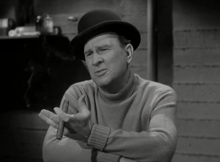 Bud Abbott en abbott-y-costello-contra-el-hombre-invisible