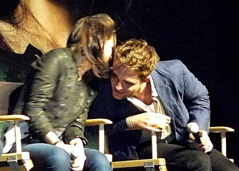 Kristen Stewart y Robert Pattinson en La saga Crepúsculo: Eclipse (Convención Los Ángeles)