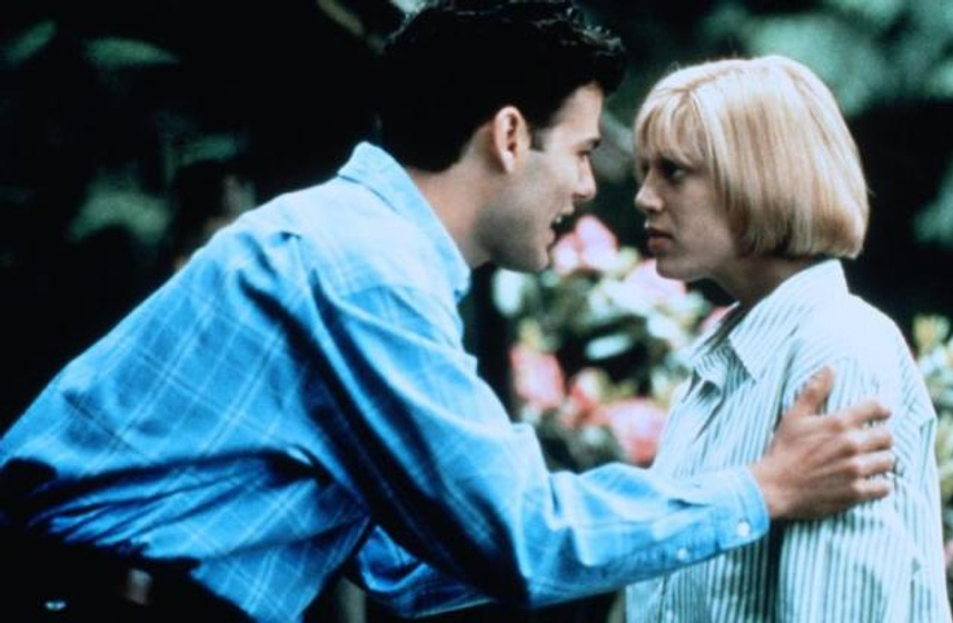 Tori Spelling y Ivan Sergei en Durmiendo con un asesino