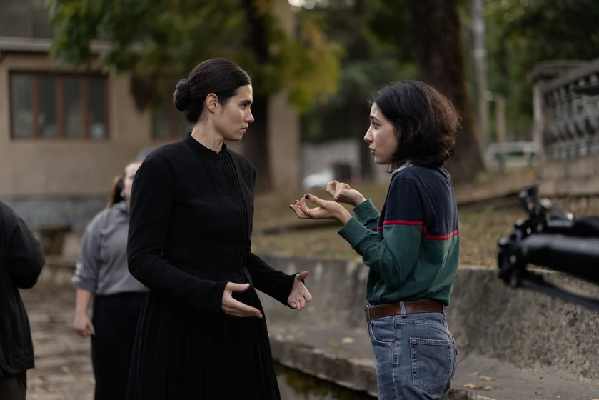 Loreto Mauleón y Alba Lozano en rafaela-2027 (Rodaje)