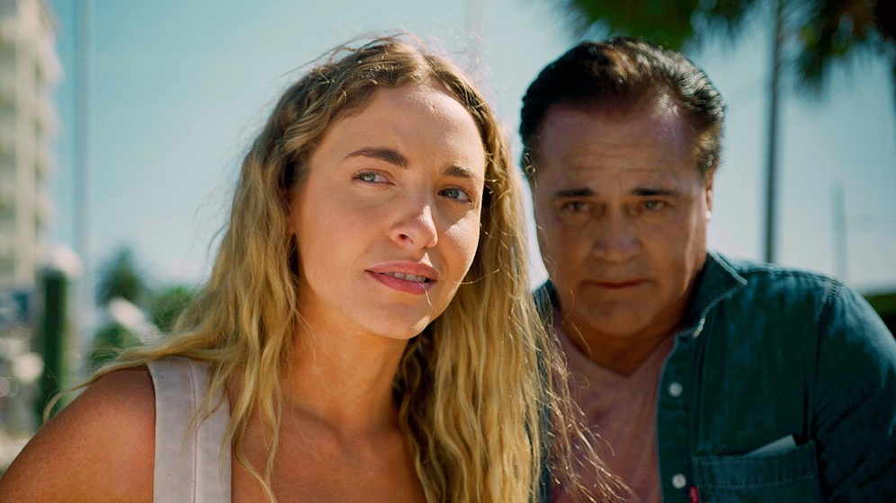 Jim Fitzpatrick y Meghan Carrasquillo en Shark Waters