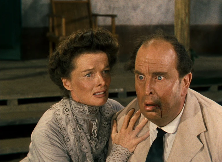 Katharine Hepburn y Robert Morley en la-reina-de-africa