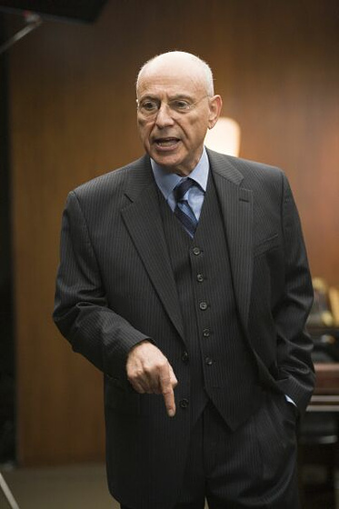 Alan Arkin en Expediente Anwar