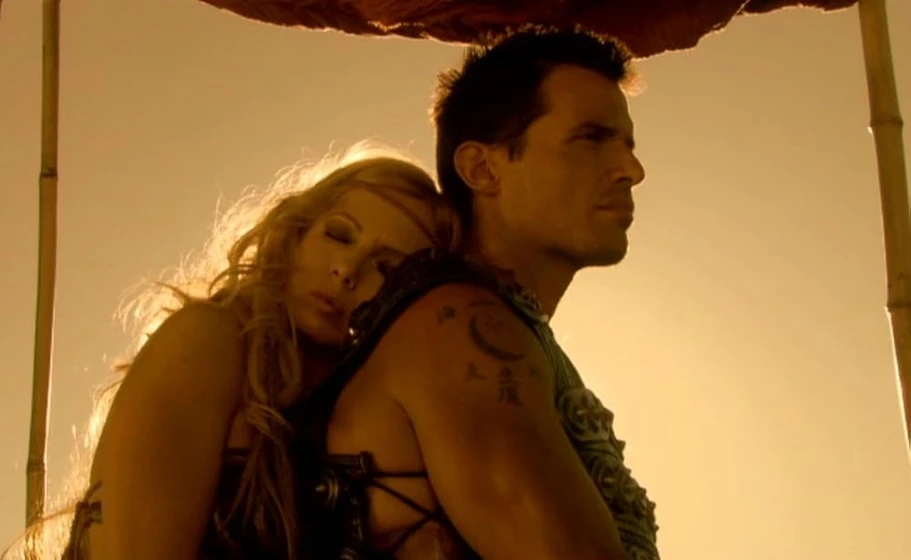 Antonio Sabato Jr. y Traci Lords en una-princesa-de-marte