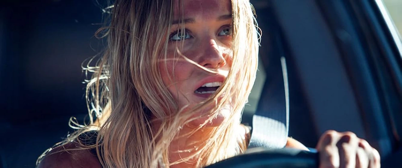 Katrina Bowden en atrapado-2016