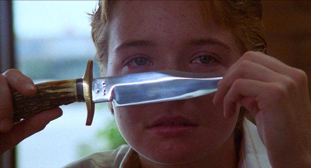 Karen Young [I] en handgun