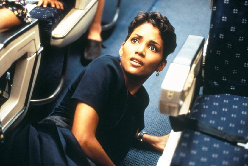 Halle Berry en Decisión Crítica