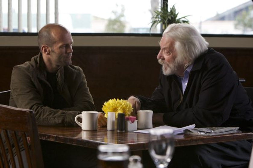 Donald Sutherland y Jason Statham en The Mechanic