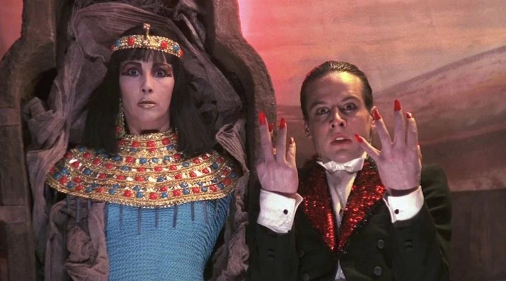 Blanca Guerra y Axel Jodorowsky en santa-sangre
