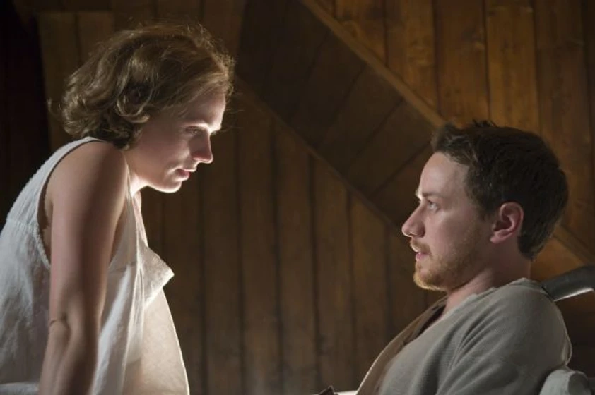 Kerry Condon y James McAvoy en la-ultima-estacion