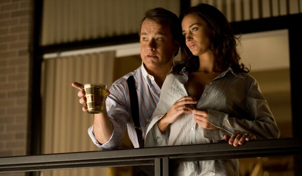 Tom Hanks y Emily Blunt en La Guerra de Charlie Wilson