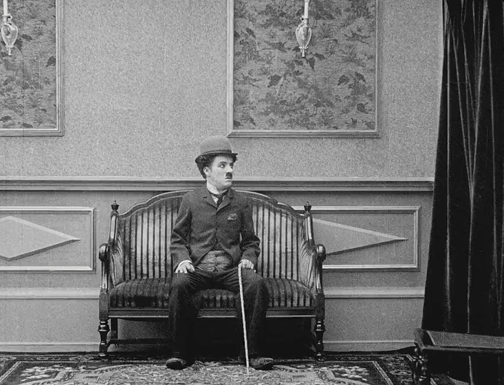 Charles Chaplin en Charlot, Sastre de Señoras