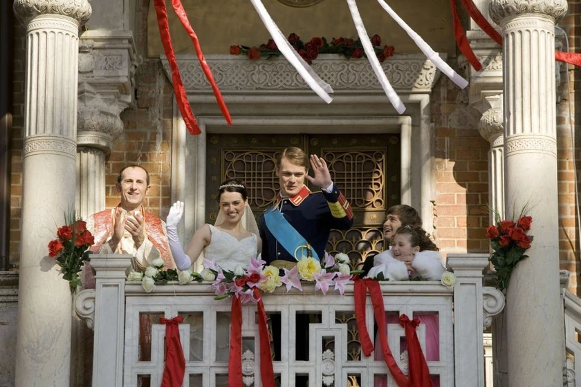 Katie McGrath, Sam Heughan, Travis Turner y Leilah de Meza en la-princesa-de-castlebury-hall