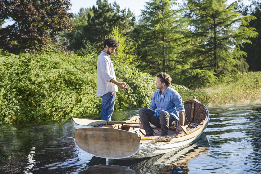 Sam Worthington y Avraham Aviv Alush en La Cabaña (2017)