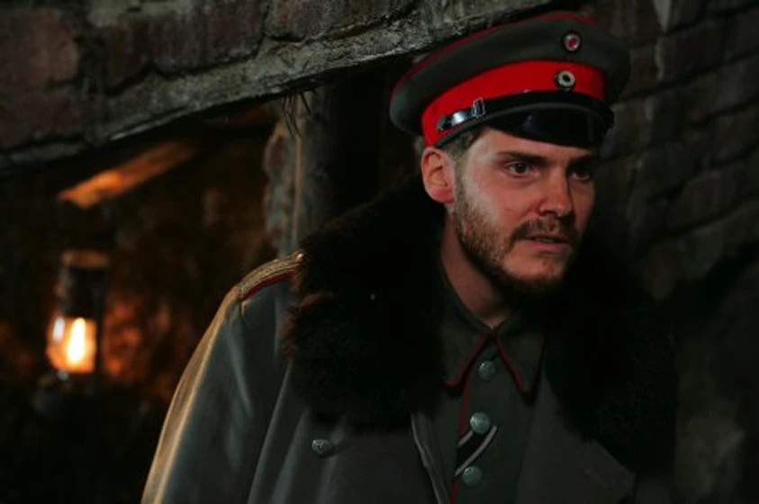 Daniel Brühl en Feliz Navidad (Horstmayer)