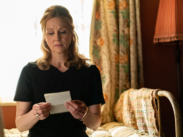 Laura Linney en El Club de los Milagros