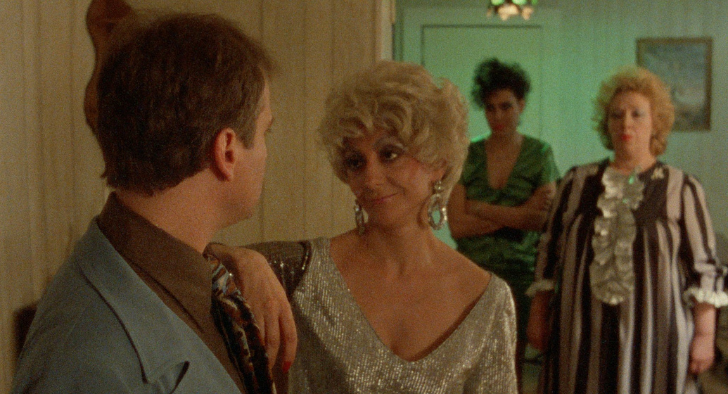 Marie Michaels, Janet Sovey, Natasha Roberts y Michael Logan en The Suckling