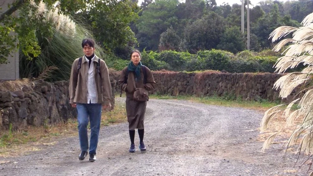 Min-hie Kim y Suk-ho Shin en nowhere-to-lay-my-eyes