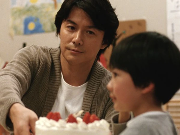 Masaharu Fukuyama en de-tal-padre-tal-hijo