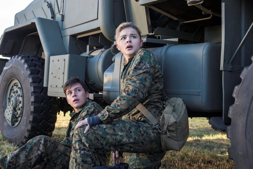 Chloë Grace Moretz y Nick Robinson en la-quinta-ola