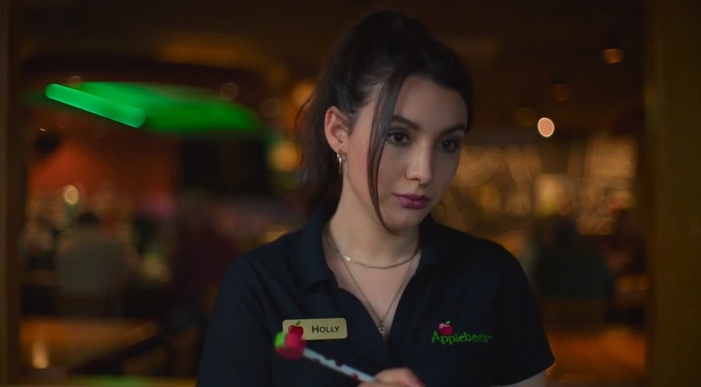 Hannah Marks en mil-veces-hasta-siempre