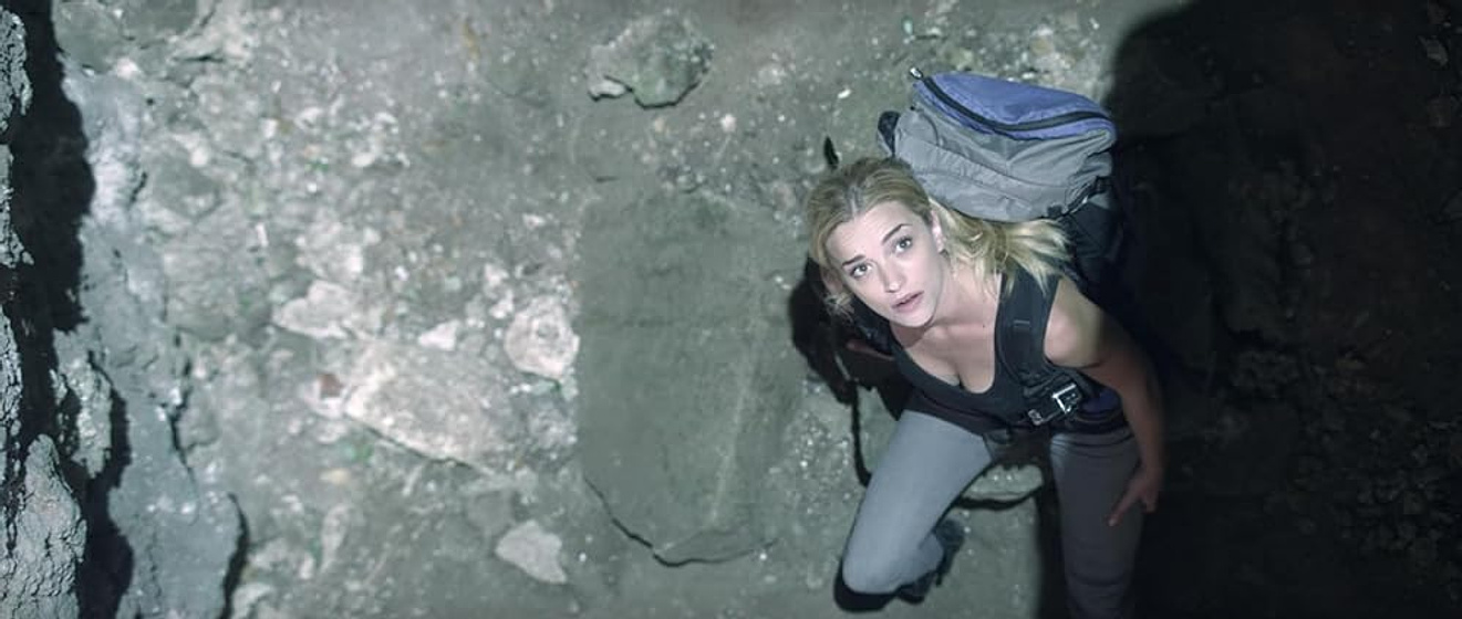 Brianne Howey en Time Trap
