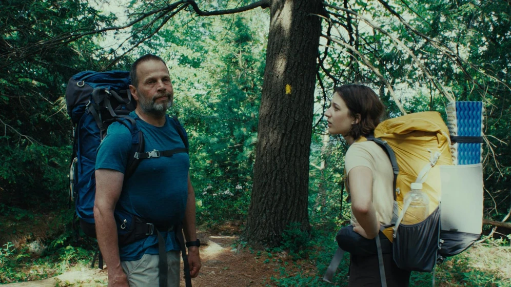 James LeGros y Lily Collias en buena-chica