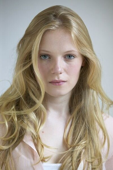 Emma Bell en Death in Love