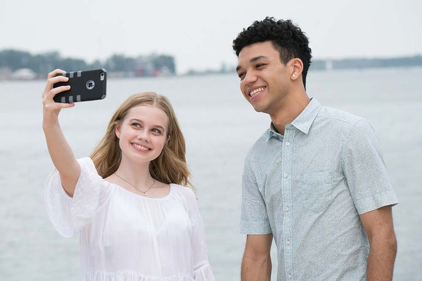Justice Smith y Angourie Rice en Cada Día