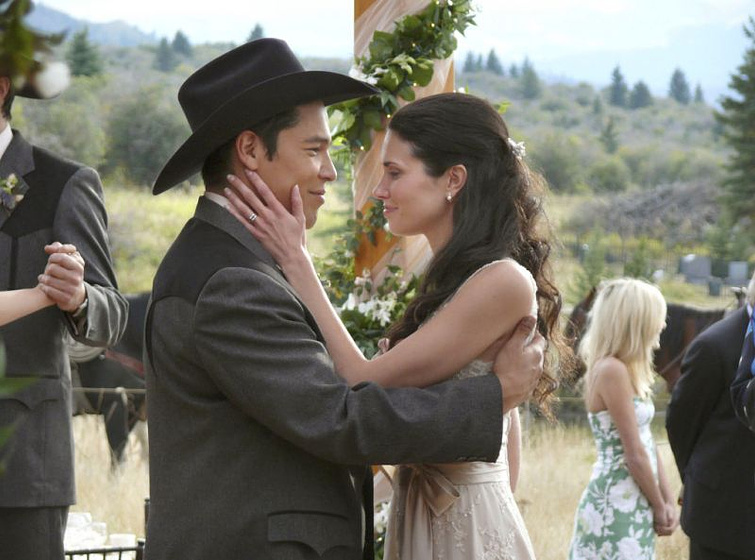 Nathaniel Arcand y Laura Mennell en Valle de Sombras