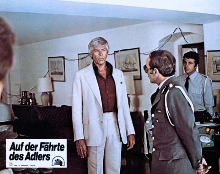 James Coburn en El Asalto de los Hombres Pájaro (Fotograma alemán)