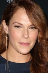 photo of person Amanda Righetti