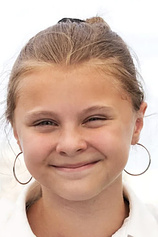 picture of actor Maya Vanderbeque