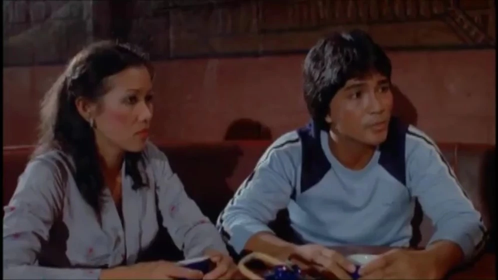 Rey Malonzo y Rubiah Suparman en puno-desnudo