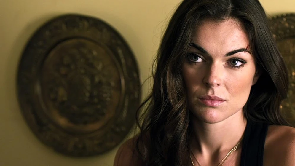 Serinda Swan en recoil