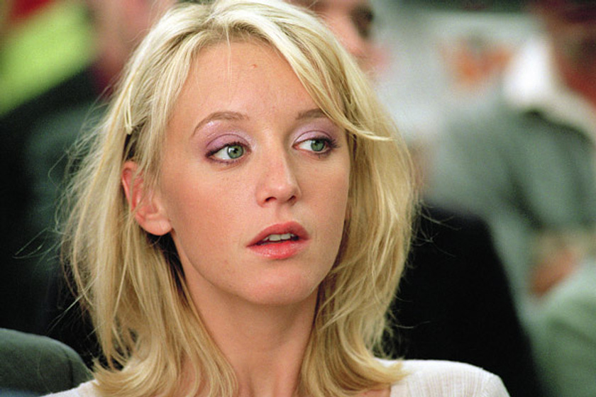 Ludivine Sagnier en Una Chica Cortada en Dos