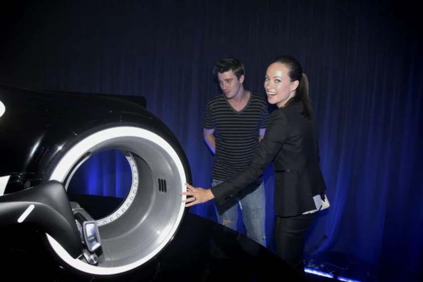 Garrett Hedlund y Olivia Wilde en Tron Legacy