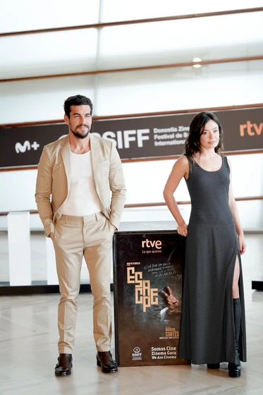 Mario Casas y Anna Castillo en escape-2024 (Festival de San Sebastián. Septiembre 2024)