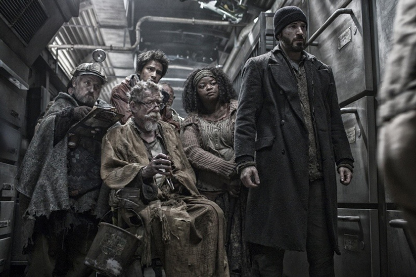 John Hurt, Octavia Spencer y Chris Evans en Snowpiercer (Rompenieves)