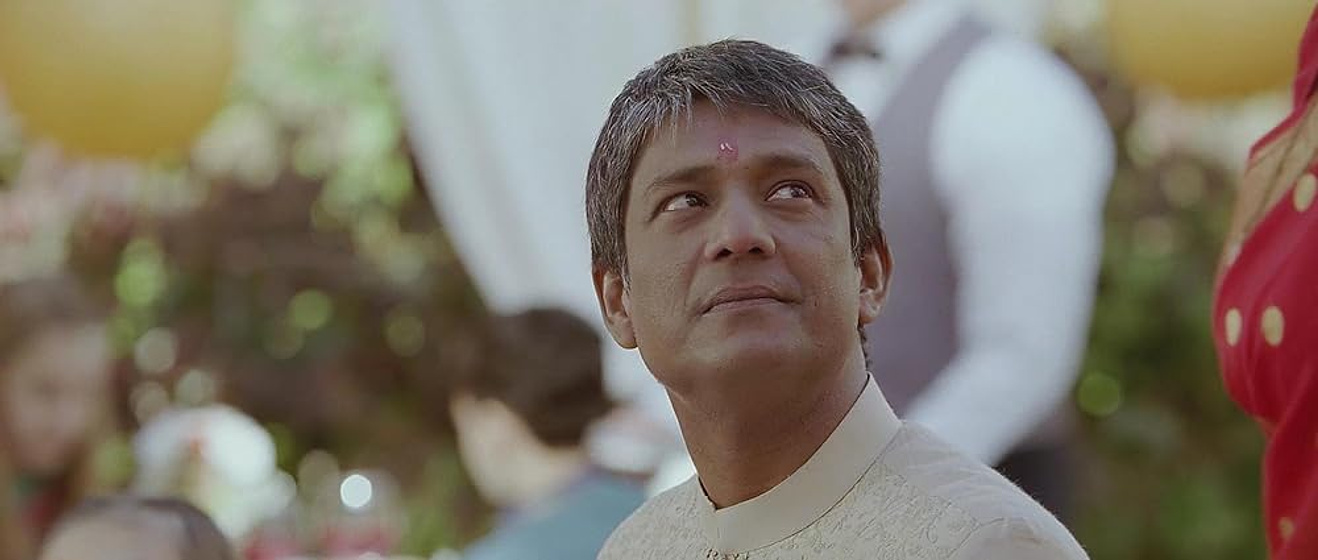 Adil Hussain en english-vinglish