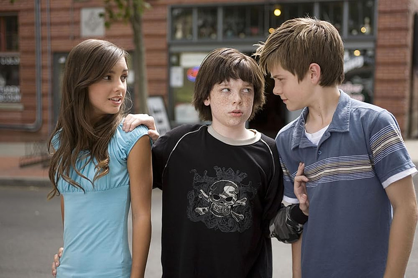 Denyse Tontz, Luke Benward y Cameron Monaghan en una-joya-de-perro