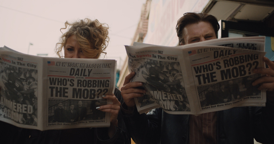 Michael Pitt y Nina Arianda en Robo a la Mafia