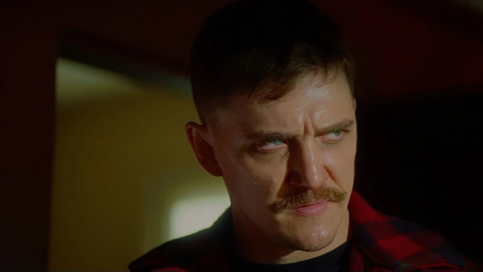 Kyle Gallner en strange-darling