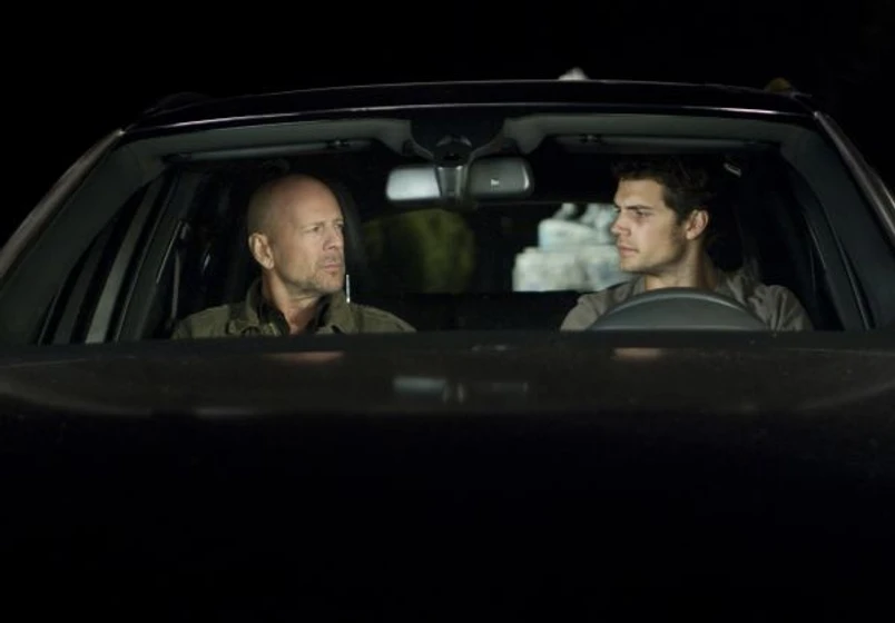 Bruce Willis y Henry Cavill en la-fria-luz-del-dia