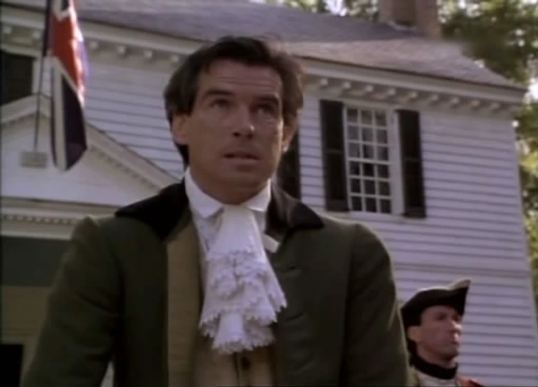 Pierce Brosnan en cadena-rota