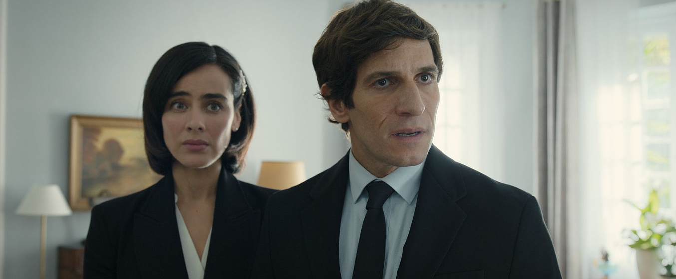 Quim Gutiérrez y Esmeralda Pimentel en Un Funeral de Locos