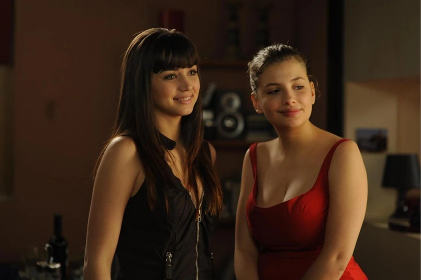 Ana de Armas y Miriam Giovanelli en mentiras-y-gordas
