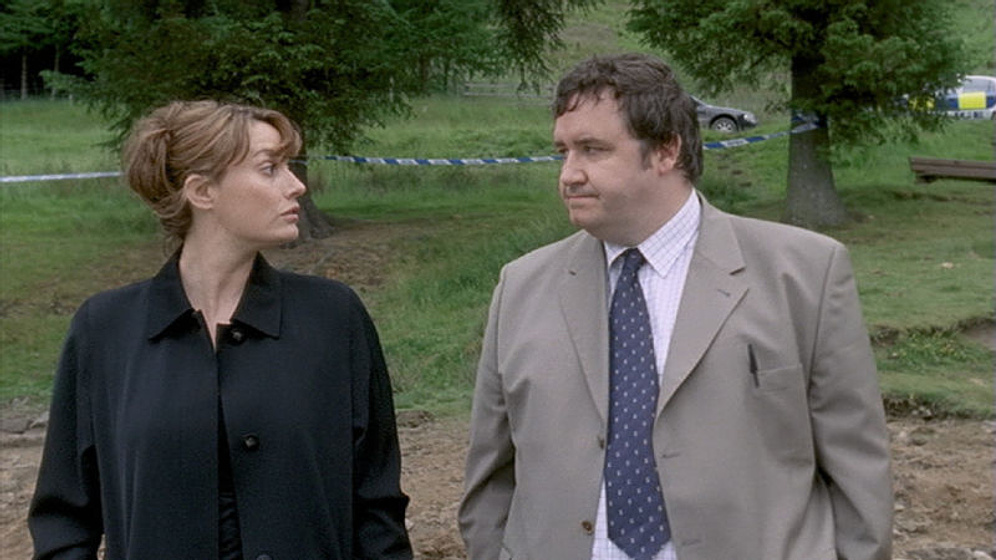 Sarah Parish y Mark Benton en Unidos por la sospecha