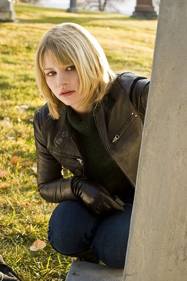 Emilie de Ravin en Sola Ante el Peligro